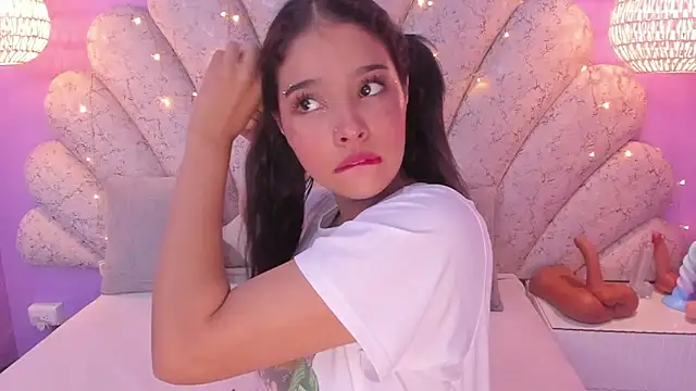 chloe watson  online show from March 2, 2025, 8:07 pm