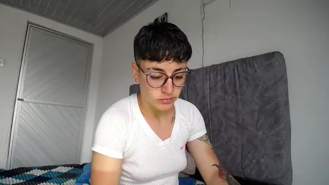 linda 33 online show from April 21, 2026, 6:44 pm