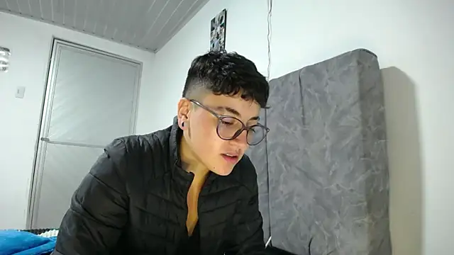 linda 33 online show from April 23, 2026, 2:35 am