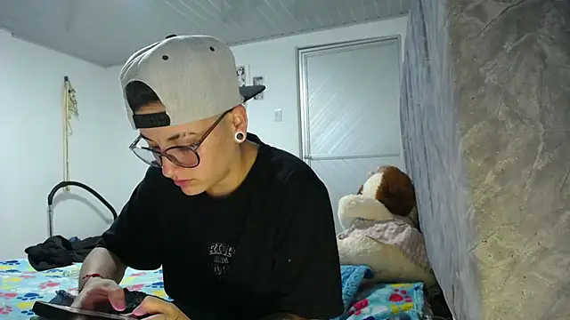 linda 33 online show from April 30, 2026, 1:23 am