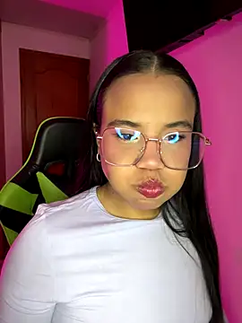 leila 22 online show from September 16, 2025, 6:25 am