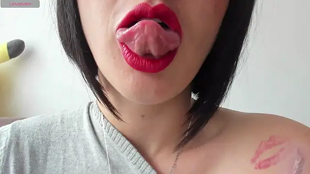 queen fetish online show from February 25, 2025, 2:00 pm