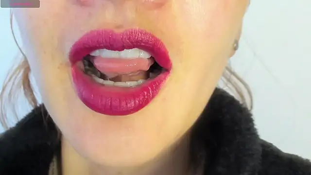 queen fetish online show from April 15, 2026, 8:09 pm