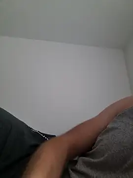 Snapshot of suarez1235 chatting on November 17, 2025, 9:37 am suarez1235 online show from November 17, 2025, 9:37 am