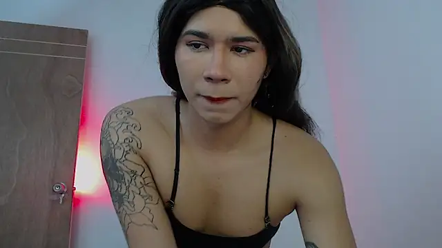 Snapshot of Moon_Foxxy chatting on July 19, 2026, 8:45 pm Moon Foxxy online show from July 19, 2026, 8:45 pm