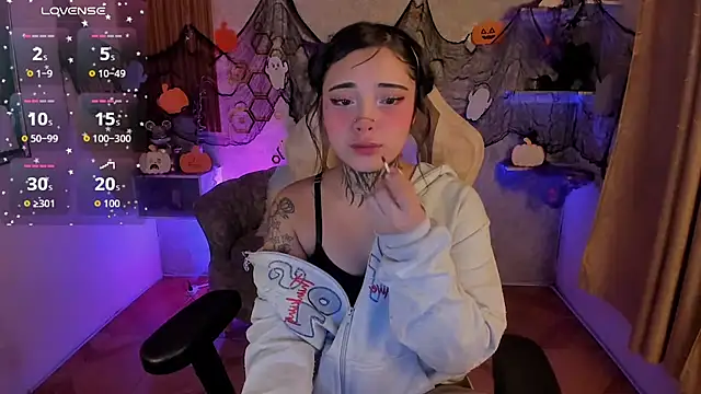 mia catt05 online show from October 26, 2025, 7:14 am