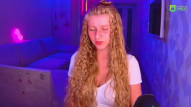 AmaliaQueen online show from September 28, 2025, 3:28 pm