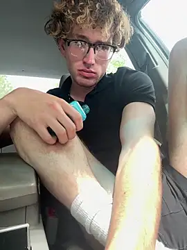 CreamyAustin online show from April 22, 2026, 7:37 pm