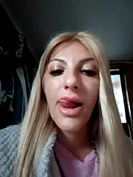 RileyLanna online show from June 18, 2026, 3:40 am