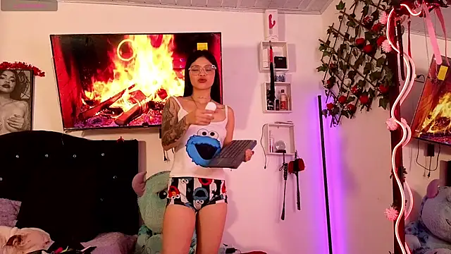 Alaia Asuka online show from September 26, 2025, 12:36 am