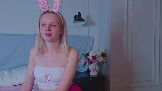 Beatrica Klein online show from December 10, 2024, 5:55 pm