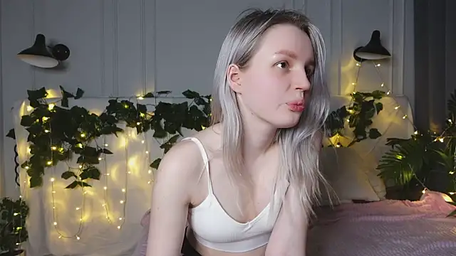 Beatrica Klein online show from March 14, 2025, 5:57 pm