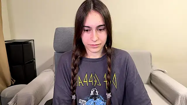 AliceKolltt online show from February 13, 2026, 5:09 pm