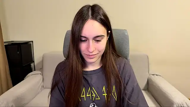 AliceKolltt online show from April 13, 2026, 7:41 pm