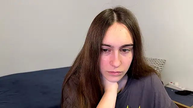 Snapshot of AliceKolltt chatting on April 24, 2026, 9:28 pm AliceKolltt online show from April 24, 2026, 9:28 pm