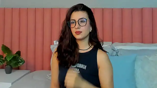 EmaSaenz online show from April 4, 2026, 9:12 pm