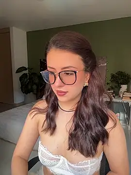 EmaSaenz online show from July 16, 2026, 10:05 pm