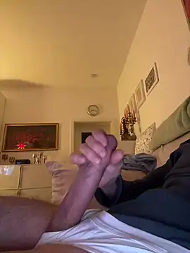 Snapshot of Frank22xx chatting on February 24, 2025, 7:19 pm Frank22xx online show from February 24, 2025, 7:19 pm