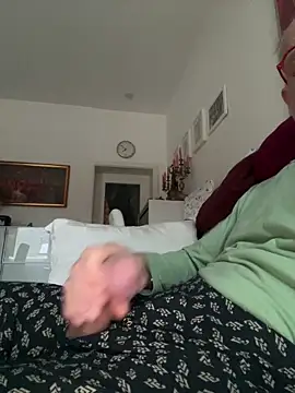 Snapshot of Frank22xx chatting on October 16, 2025, 5:52 am Frank22xx online show from October 16, 2025, 5:52 am