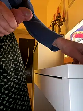 Snapshot of Frank22xx chatting on October 18, 2025, 6:41 pm Frank22xx online show from October 18, 2025, 6:41 pm