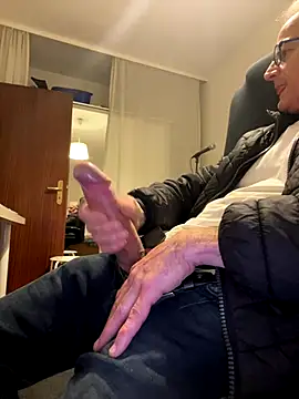 Snapshot of Frank22xx chatting on October 26, 2025, 5:52 pm Frank22xx online show from October 26, 2025, 5:52 pm