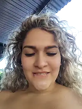 Sara smiiith211 online show from December 29, 2024, 10:25 pm