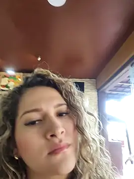 Sara smiiith211 online show from March 12, 2025, 10:07 pm