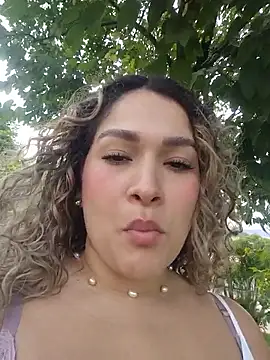 Sara smiiith211 online show from April 11, 2026, 6:12 pm