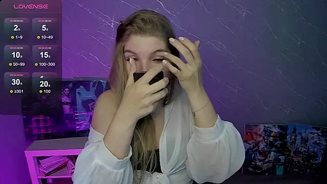 Snapshot of lily_williamss chatting on July 13, 2026, 12:02 am lily williamss online show from July 13, 2026, 12:02 am