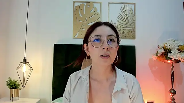Snapshot of Emilywatsonn chatting on December 14, 2024, 12:12 pm Emilywatsonn online show from December 14, 2024, 12:12 pm