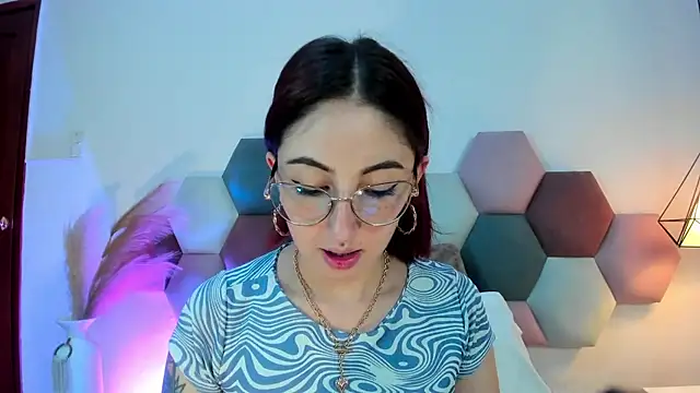 Snapshot of Emilywatsonn chatting on September 23, 2025, 12:57 am Emilywatsonn online show from September 23, 2025, 12:57 am