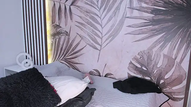 Samaantha-White online show from February 4, 2025, 3:04 pm