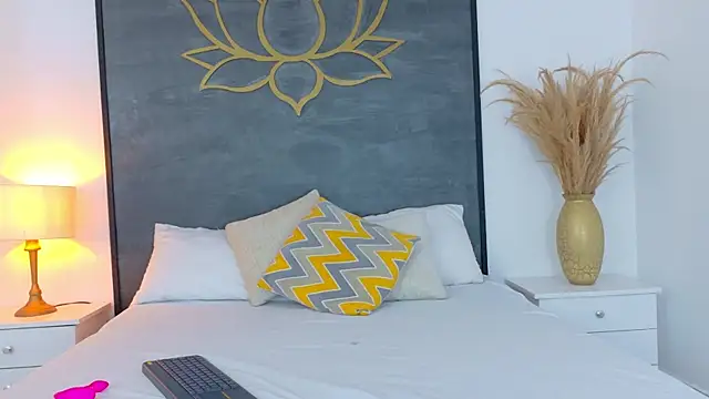 PamelaParrish online show from September 17, 2025, 12:18 pm