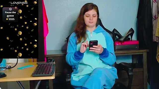 TreeJeanne online show from November 1, 2025, 3:08 am