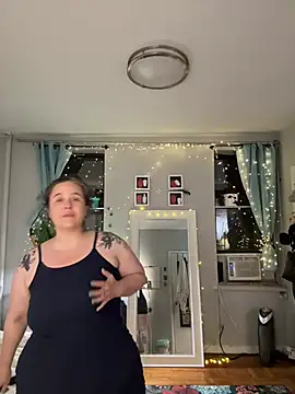 Snapshot of sylviahhh chatting on June 16, 2026, 1:30 am sylviahhh online show from June 16, 2026, 1:30 am