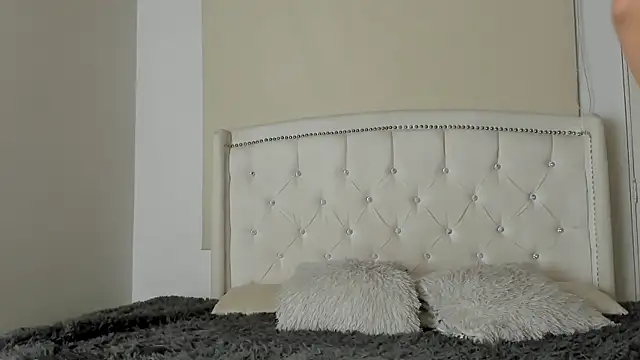 Miiss scarlett1 online show from March 6, 2025, 9:42 pm