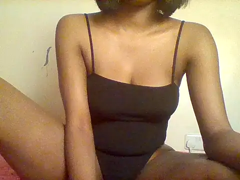 Queeen model online show from April 26, 2026, 1:47 am