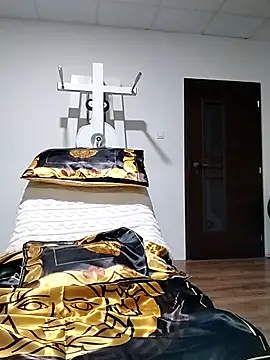 Snapshot of Tinuus chatting on March 12, 2025, 6:33 pm Tinuus online show from March 12, 2025, 6:33 pm