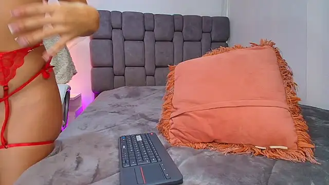 MariianaGomez online show from January 4, 2025, 2:04 pm