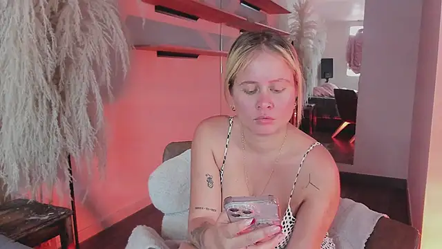 Snapshot of stefanny_ruiz_ chatting on February 25, 2025, 2:44 pm stefanny ruiz online show from February 25, 2025, 2:44 pm