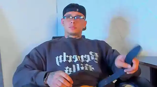 NoahhBrown online show from February 3, 2025, 1:09 am