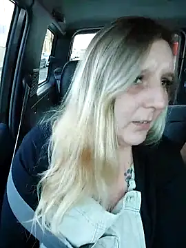 BecciDeluxe online show from October 16, 2025, 3:46 pm