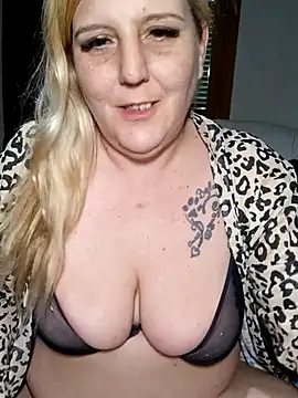 BecciDeluxe online show from February 9, 2026, 3:16 pm