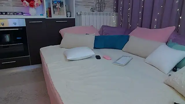 AyanaJoy online show from October 28, 2025, 10:45 pm