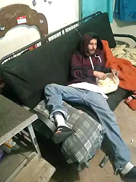 Snapshot of LongDickZee562 chatting on January 29, 2025, 2:40 am LongDickZee562 online show from January 29, 2025, 2:40 am