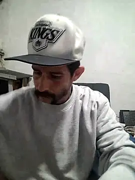 Snapshot of LongDickZee562 chatting on October 8, 2025, 5:10 pm LongDickZee562 online show from October 8, 2025, 5:10 pm