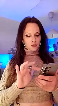 Snapshot of Luna_Kitanna chatting on January 19, 2025, 12:06 am Luna Kitanna online show from January 19, 2025, 12:06 am