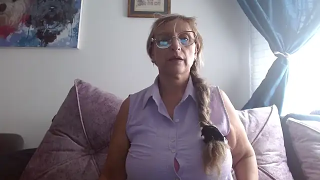 Lilly macflyy online show from May 20, 2026, 7:42 pm