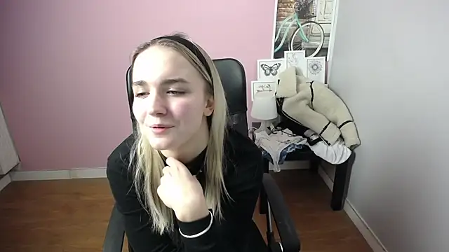 viktoria lovely online show from December 17, 2024, 11:17 am