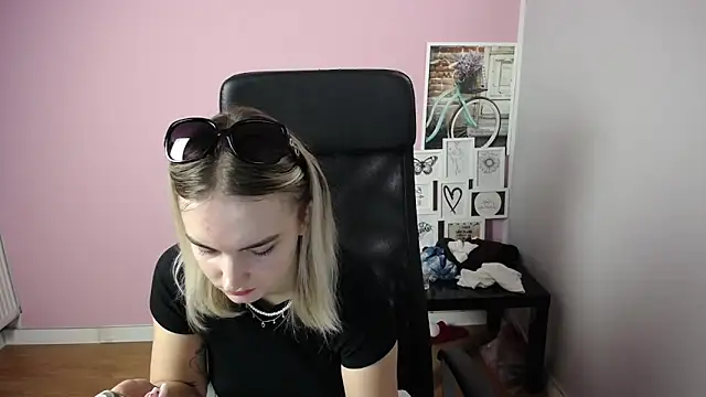 viktoria lovely online show from September 20, 2025, 9:21 am